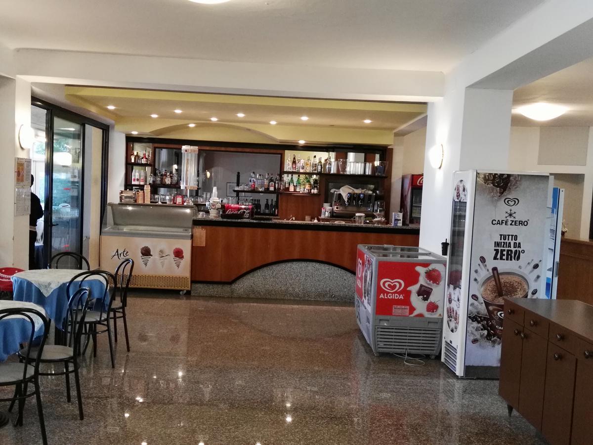 Hotel La Romantica Манерба дел Гарда Екстериор снимка