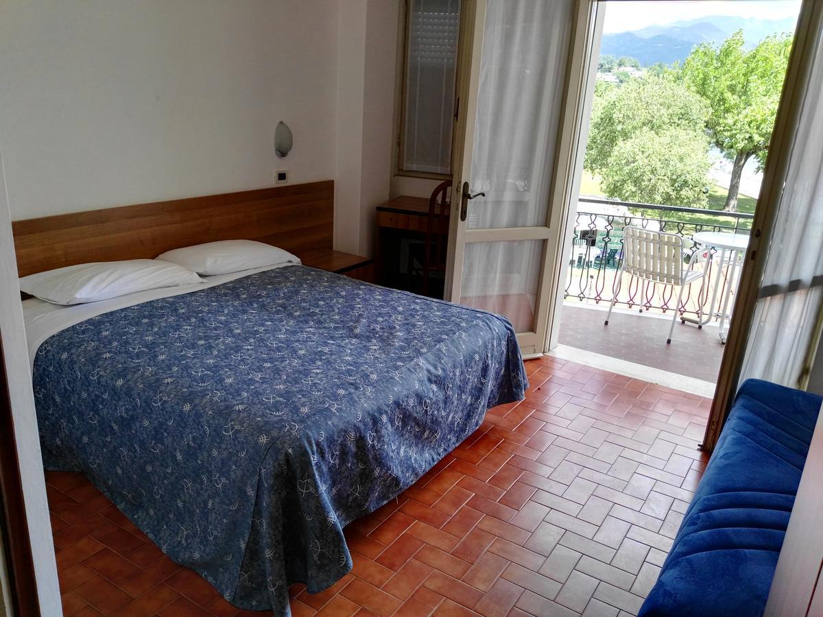 Hotel La Romantica Манерба дел Гарда Екстериор снимка