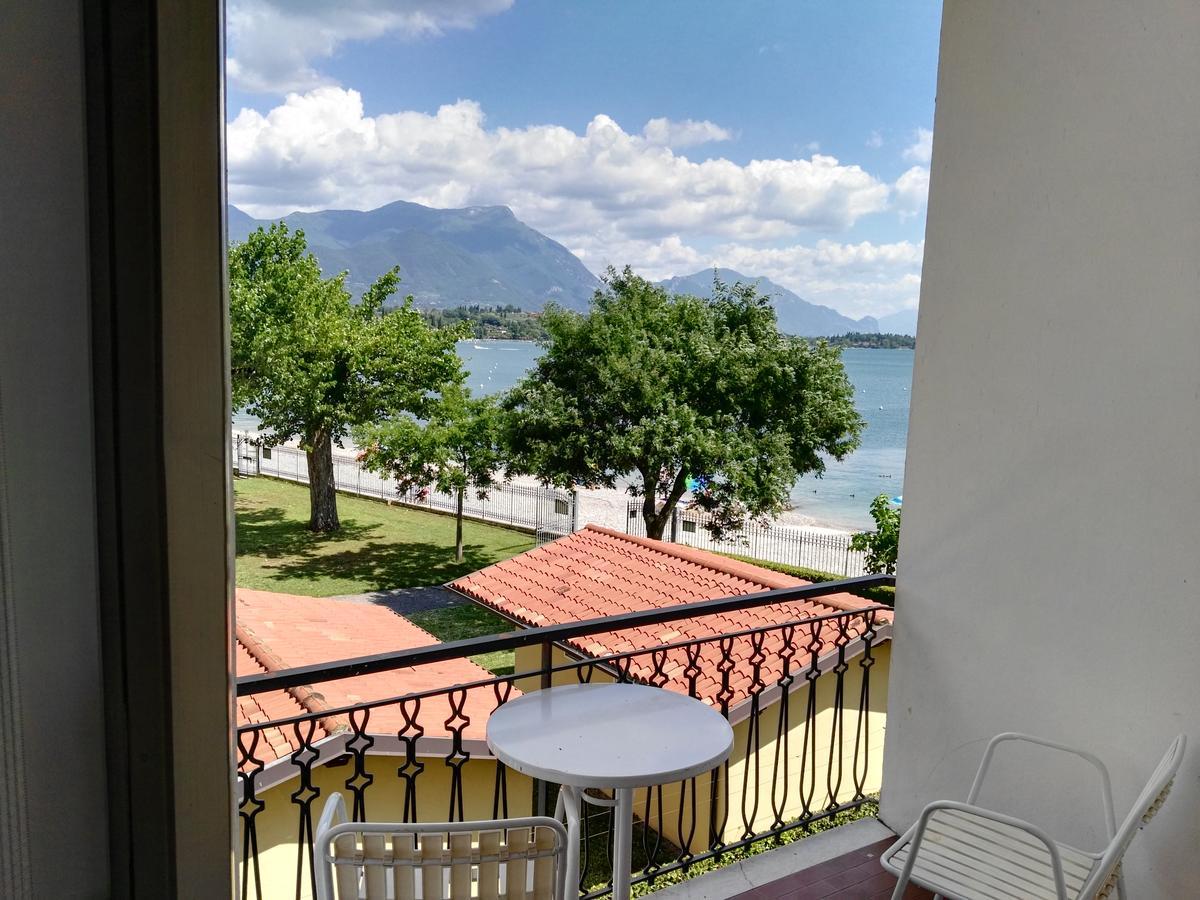 Hotel La Romantica Манерба дел Гарда Екстериор снимка