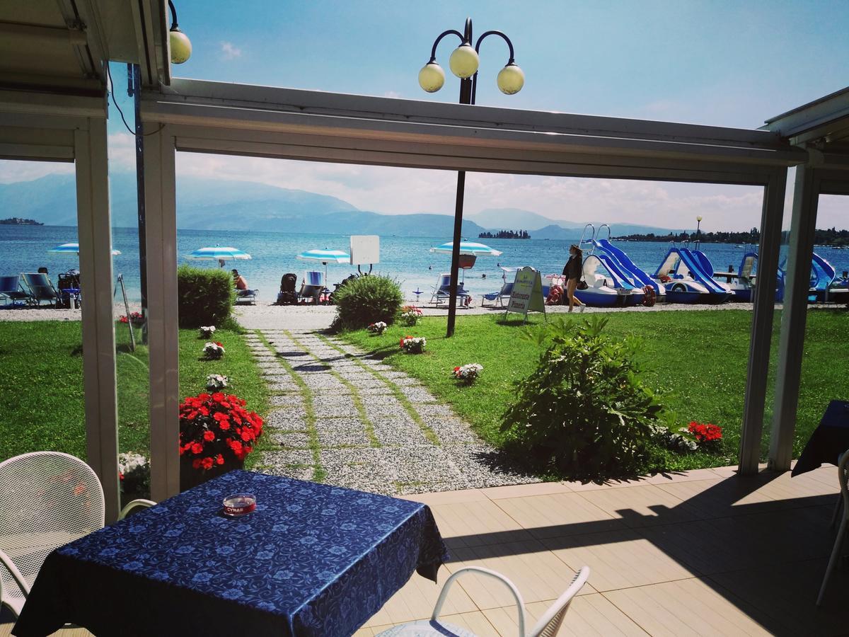 Hotel La Romantica Манерба дел Гарда Екстериор снимка