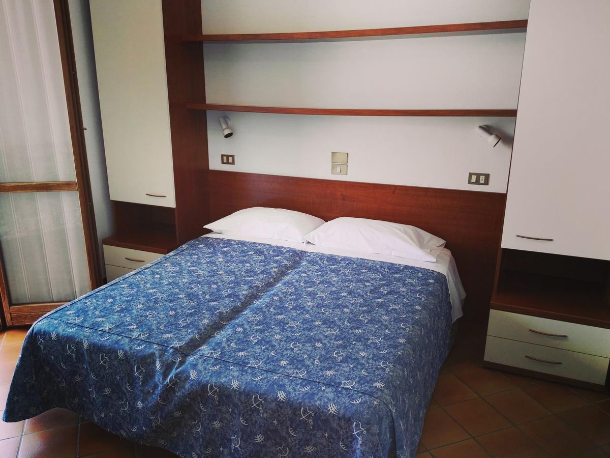 Hotel La Romantica Манерба дел Гарда Екстериор снимка