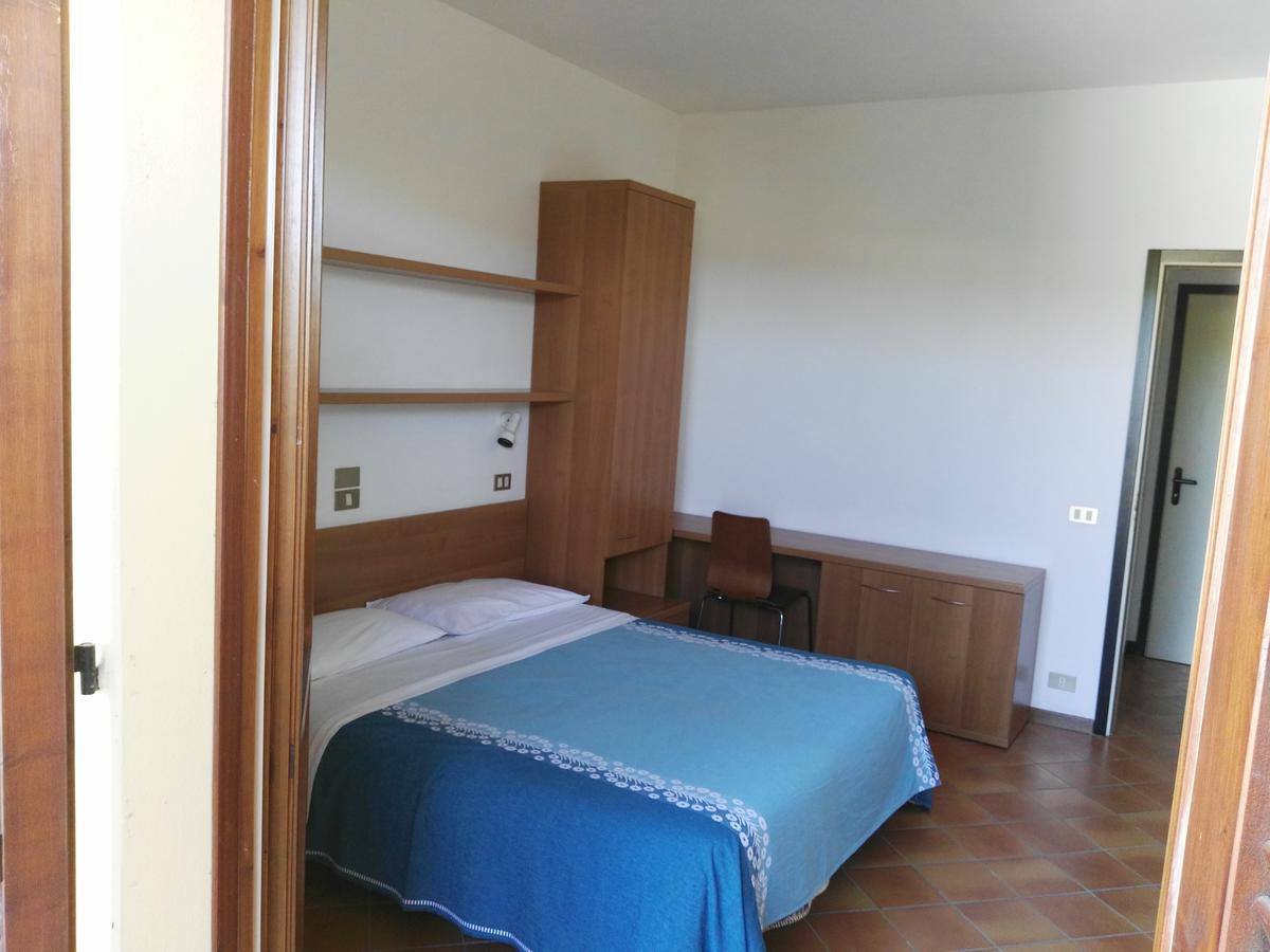 Hotel La Romantica Манерба дел Гарда Екстериор снимка