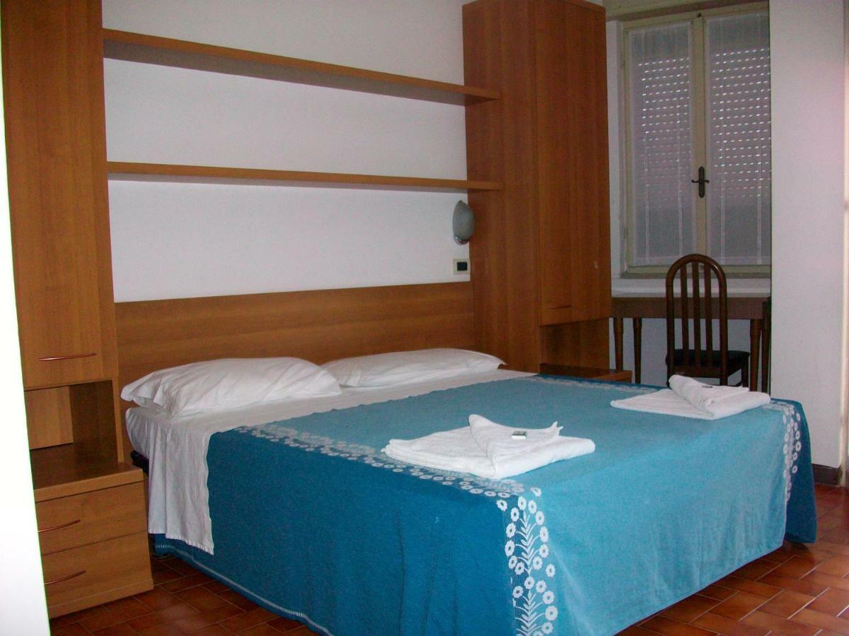 Hotel La Romantica Манерба дел Гарда Екстериор снимка